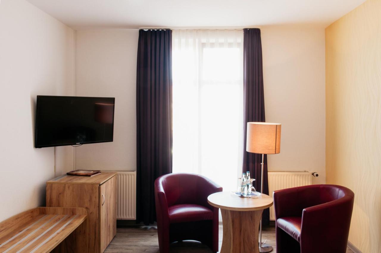 Hotel & Restaurant "Deutscher Kaiser" ペルレンブルク エクステリア 写真